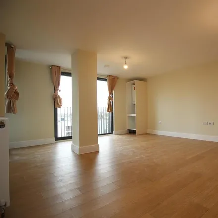 Rent this 1 bed apartment on Dreams in High Road, Seven Kings