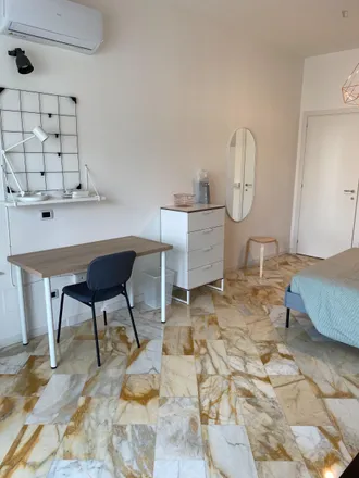 Rent this 5 bed room on Ufficio Postale Roma 3 in Clivo di Monte del Gallo, 00165 Rome RM