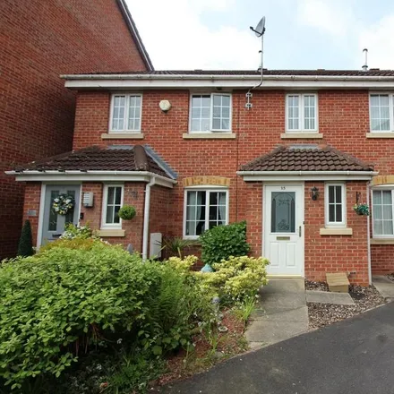 Rent this 3 bed townhouse on Kingsdale Close in Hollins, BL9 9GJ