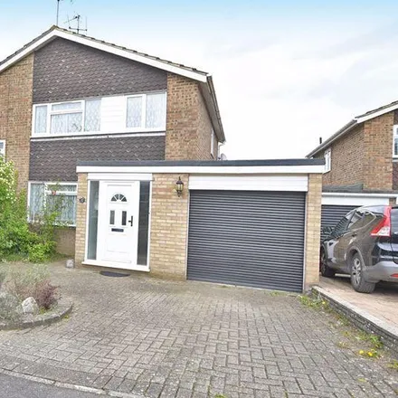 Rent this 3 bed duplex on Hill Brow in Maidstone, ME14 4AW