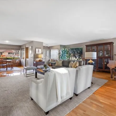 Image 3 - 2535 East Lake Bluff Boulevard, Shorewood, WI 53211, USA - House for sale