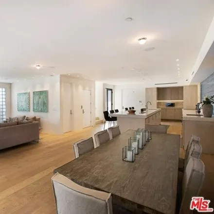 Image 6 - 8299 Rosewood Avenue, Los Angeles, CA 90048, USA - Condo for sale