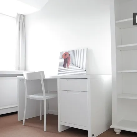 Rent this 4 bed room on Avenue Eugène Godaux - Eugène Godauxlaan 25 in Etterbeek, Belgium