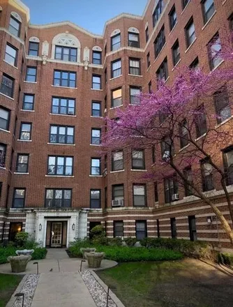Rent this 1 bed condo on 721-725 West Sheridan Road in Chicago, IL 60613