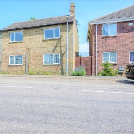 Buy this 3 bed house on High Street