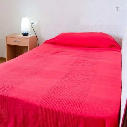 Rent this 7 bed room on Tanto Monta in Carrer del Poeta Artola, 19