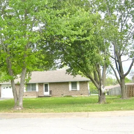 Buy this 2 bed house on 1005 Baretta Court in Aurora, MO 65605