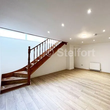 Image 5 - 464 Hornsey Road, London, N19 4HF, United Kingdom - Apartment for rent