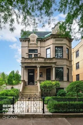 Buy this 6 bed house on 2121 West Pierce Avenue in Chicago, IL 60622