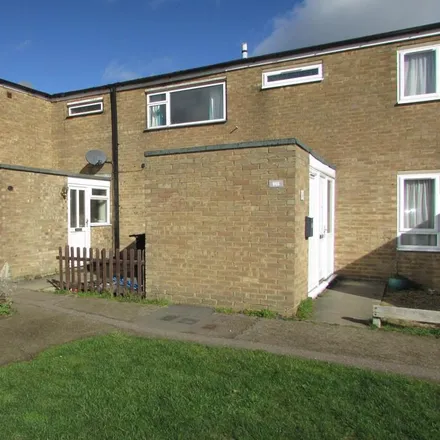 Rent this 3 bed townhouse on Pilgrims Way in Stevenage, SG1 4PW