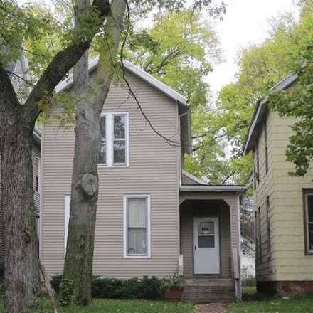 Buy this 3 bed house on 518 Wayne Street in Peoria, IL 61603
