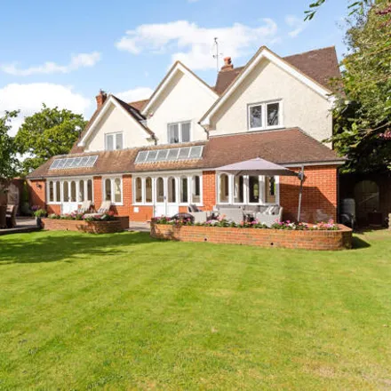 Buy this 5 bed house on New Park in Avenue Road, Cranleigh
