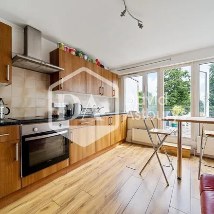 Rent this 4 bed apartment on Grafton Road in Maitland Park, London