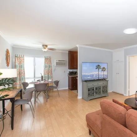 Image 3 - 7845 Willoughby Avenue, Los Angeles, CA 90046, USA - House for rent