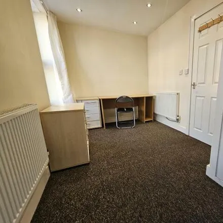 Image 6 - FixIT Leeds, 66 Burley Lodge Road, Leeds, LS6 1QF, United Kingdom - Townhouse for rent