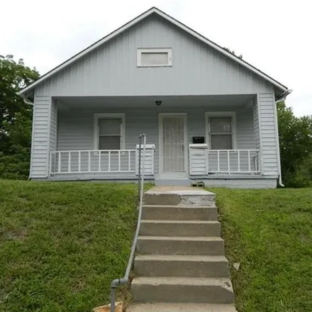 Buy this 2 bed house on 3218 East 68th Street in Kansas City, MO 64132