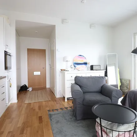Rent this 1 bed apartment on Jokiniemenkuja 5 in 01370 Vantaa, Finland
