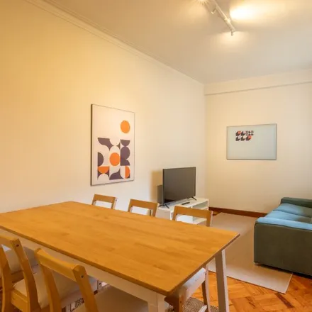 Rent this 3 bed apartment on Confeitaria Aliança in Rua de Cedofeita, 4050-174 Porto