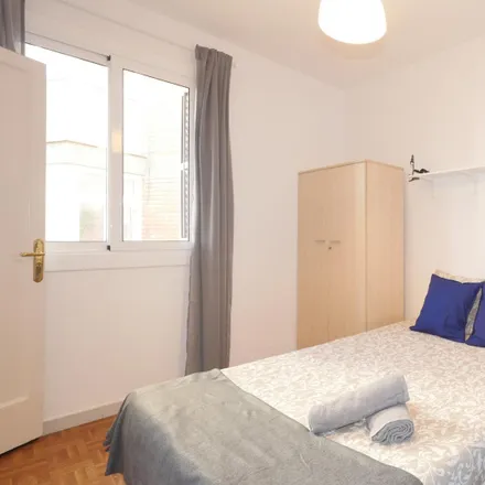 Rent this 3 bed room on Carrer de Sugranyes in 111, 08028 Barcelona