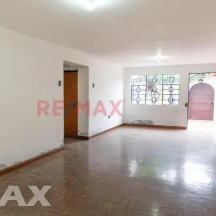 Rent this 3 bed house on Jirón José Gabriel Chariarse in San Juan de Miraflores, Lima Metropolitan Area 15801