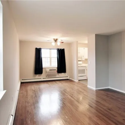 Rent this 1 bed apartment on 158 Courtland Avenue in Stamford, CT 06902