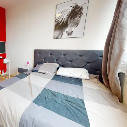 Rent this 1 bed room on 95 Rue De La Patouillerie