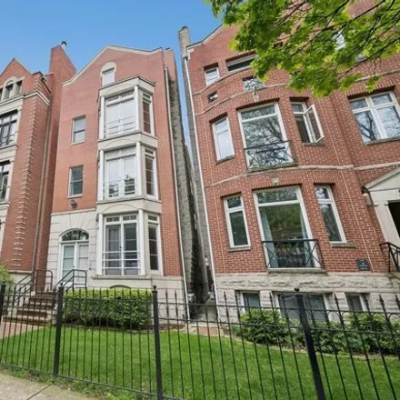Buy this 2 bed condo on 857 West Wrightwood Avenue in Chicago, IL 60614