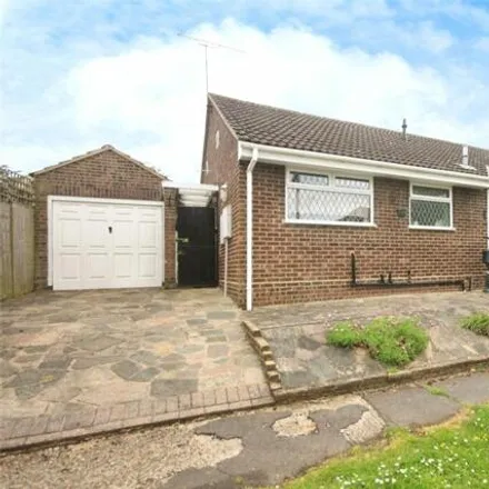 Buy this 3 bed house on Eastleigh road in South Benfleet, SS7 1NQ