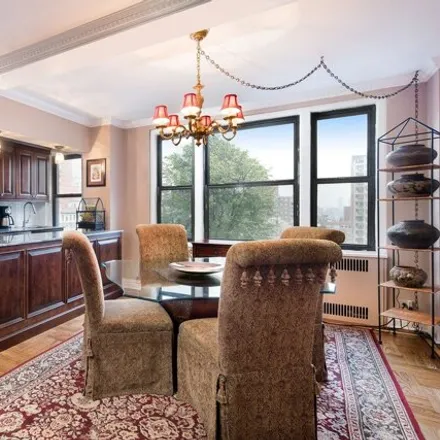 Image 2 - 152 East 94th Street, New York, NY 10128, USA - Apartment for sale