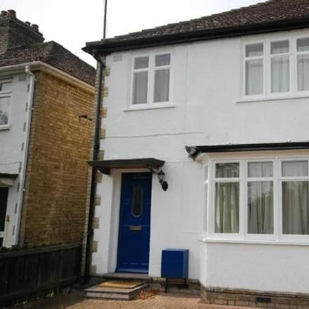 Rent this 3 bed duplex on 93 Green End Road in Cambridge, CB4 1RS