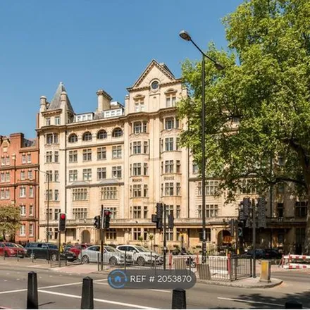 Rent this 4 bed apartment on Marylebone Road in London, NW1 5BR