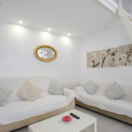Rent this 2 bed apartment on Plaça del Llibertador Simón Bolívar in 46011 Valencia, Spain