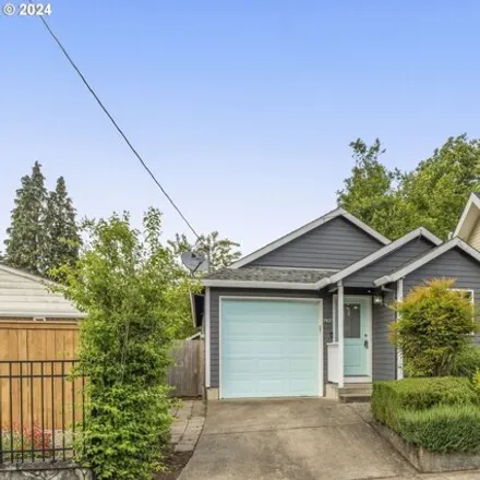 Buy this 2 bed house on 3427 North Halleck Street in Portland, OR 97217