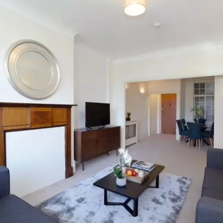 Rent this 5 bed apartment on 247 Baker Street in London, NW1 6AS