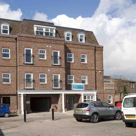 Rent this 2 bed apartment on Chapel Place in Salisbury, SP2 7TY