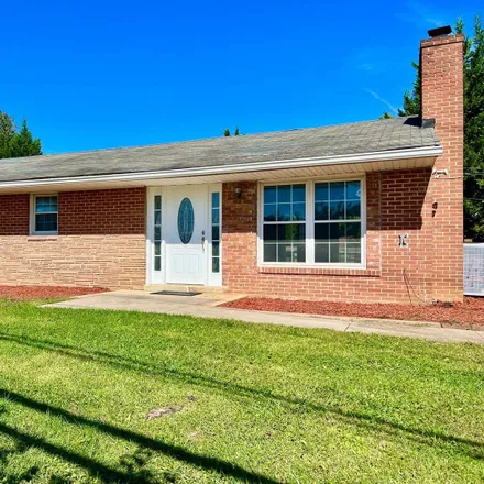 Rent this 3 bed house on 6126 Thompson Drive in Clarksville, Columbia