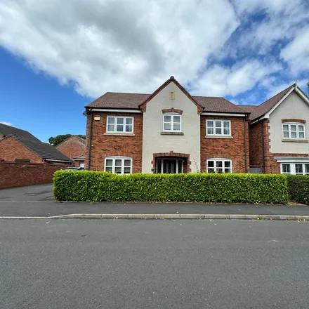 Rent this 5 bed house on 70 Gorsey Lane in Wythall, B47 6EP