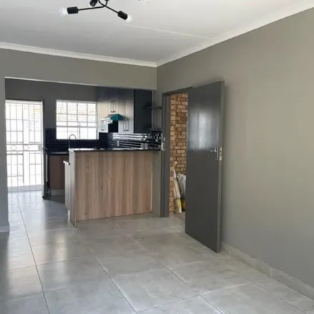 Image 7 - Wilhelmina Avenue, Constantia Kloof, Roodepoort, 1734, South Africa - Townhouse for rent