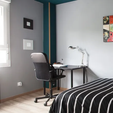 Rent this 5 bed room on Calle Villalar de los Comuneros in 4, 28804 Alcalá de Henares