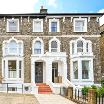 Rent this studio apartment on 14 Montague Road in London, TW10 6QW