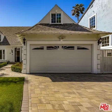 Rent this 4 bed house on 719 N Doheny Dr in Beverly Hills, California