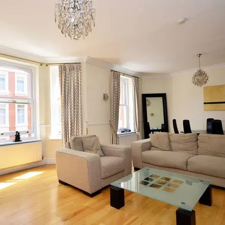 Rent this 3 bed apartment on tokyobike in 14 Eastcastle Street, East Marylebone