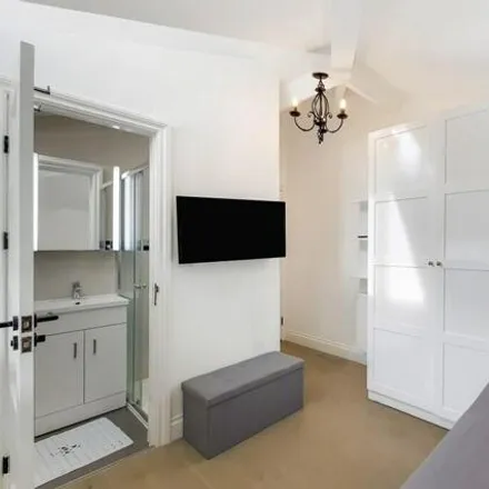 Rent this studio apartment on 33 Westbourne Terrace in London, W2 3UR