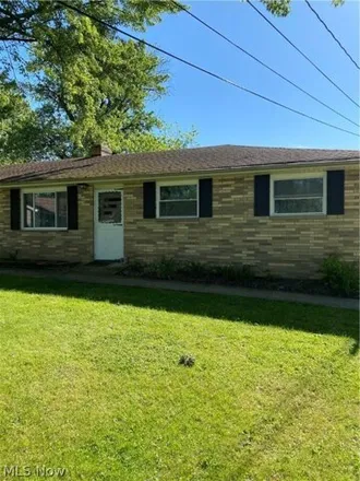 Rent this 3 bed house on 12920 Fountain Ct in Strongsville, Ohio