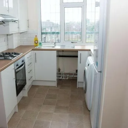 Rent this 3 bed room on 38-70 Middle Hay View in Sheffield, S14 1QN