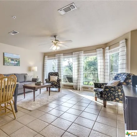 Image 3 - 730 East Mather Street, Summerwood, New Braunfels, TX 78130, USA - Apartment for sale