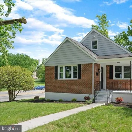 Image 2 - 3621 Glenmore Avenue, Baltimore, MD 21206, USA - House for sale