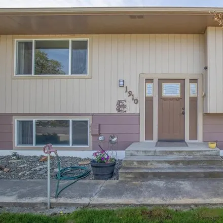 Buy this 4 bed house on 1920 Powers Avenue in Lewiston, ID 83501