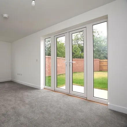 Image 3 - unnamed road, Nuneaton and Bedworth, CV10 9RN, United Kingdom - House for rent