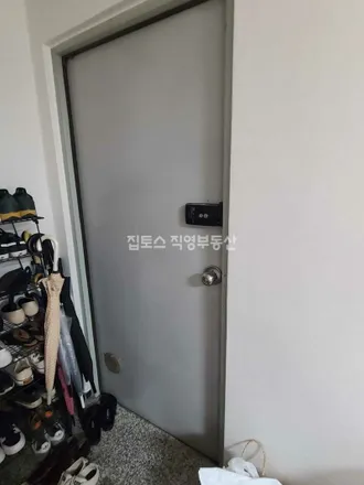 Rent this 2 bed apartment on 서울특별시 강남구 신사동 546-24